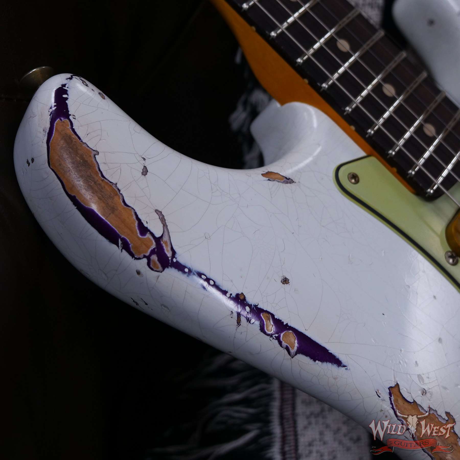fendercs-wlfr-r125397-d4__wwg-1.jpg Fender Custom Shop Wild West White Lightning Stratocaster HSS Floyd Rose Rosewood Board 22 Frets Heavy Relic Purple Metallic - Image 9