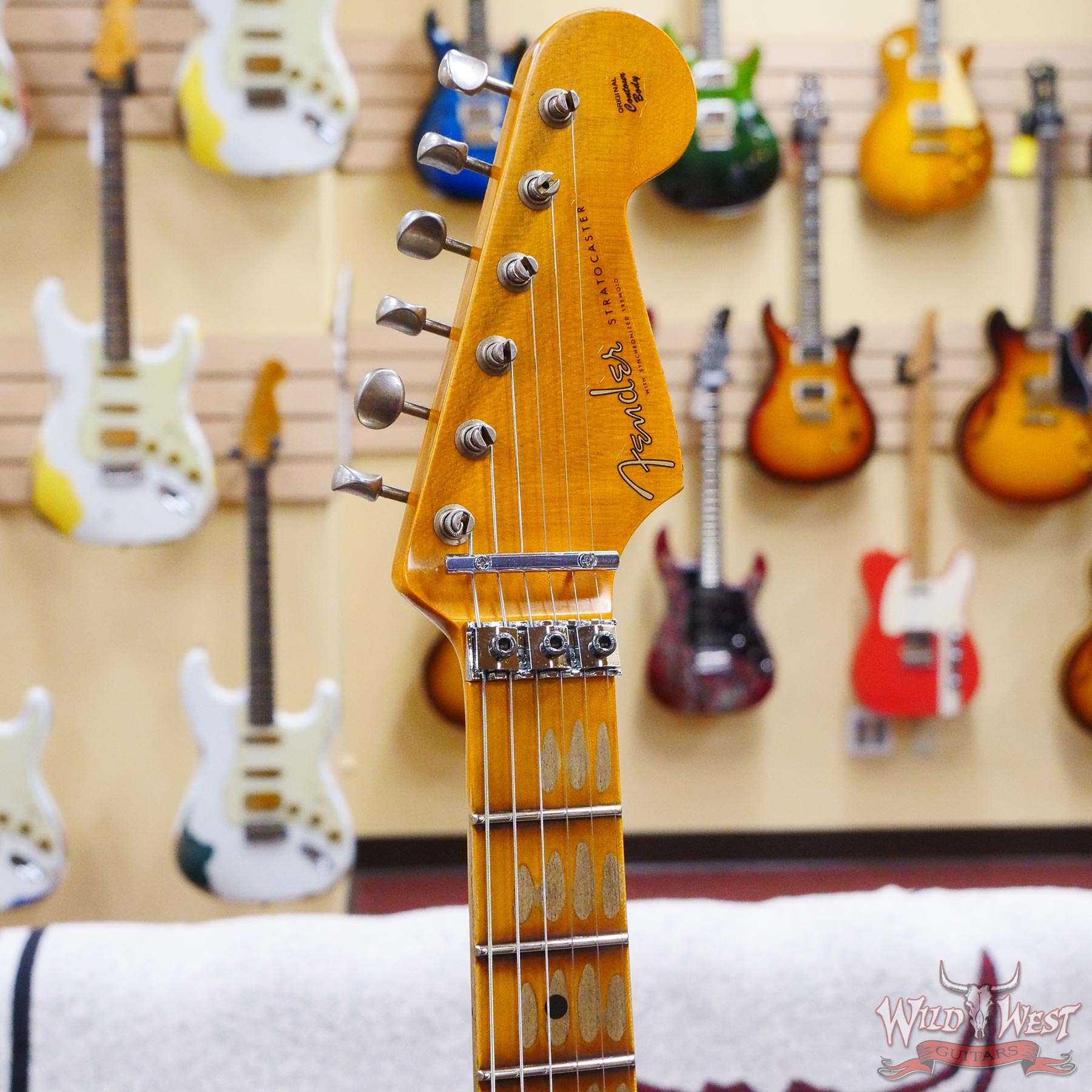 fendercs-wlfr-r125407-d2__wwg.jpg Fender Custom Shop Wild West White Lightning Stratocaster HSS Floyd Rose Maple Board 22 Frets Heavy Relic Fiesta Red - Image 7