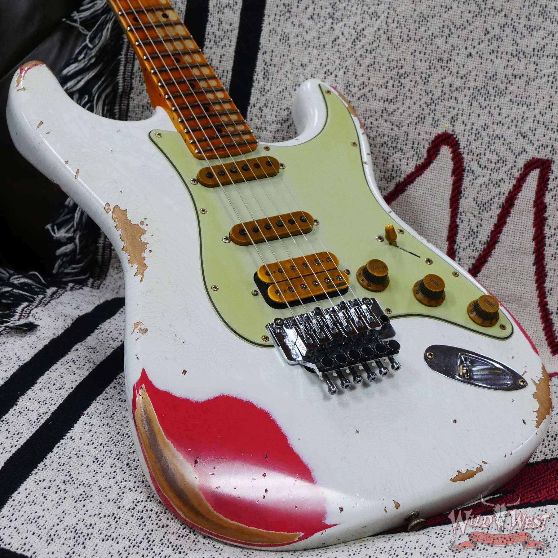 fendercs-wlfr-r125407-d3__wwg.jpg Fender Custom Shop Wild West White Lightning Stratocaster HSS Floyd Rose Maple Board 22 Frets Heavy Relic Fiesta Red - Image 8
