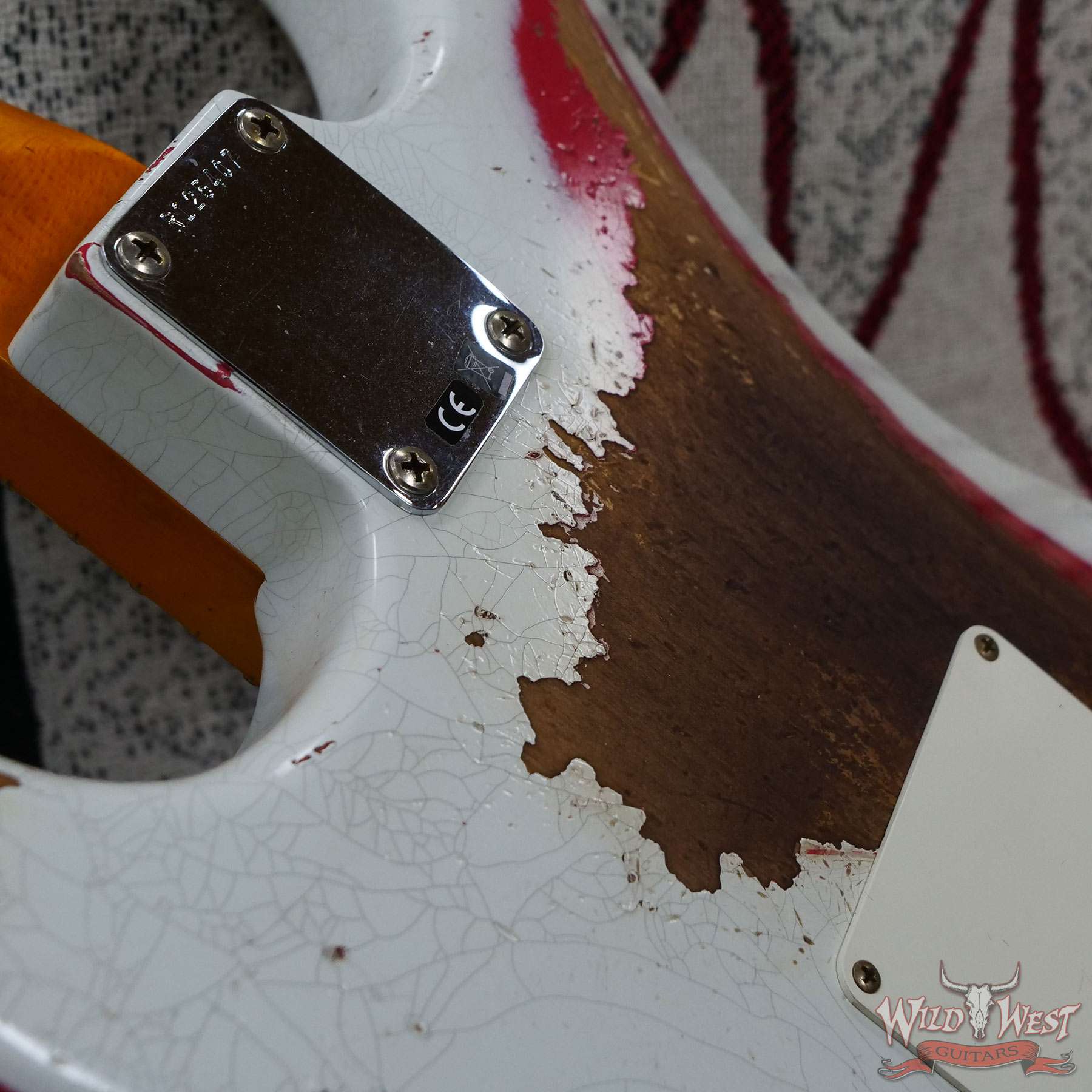 fendercs-wlfr-r125407-d8__wwg.jpg Fender Custom Shop Wild West White Lightning Stratocaster HSS Floyd Rose Maple Board 22 Frets Heavy Relic Fiesta Red - Image 13