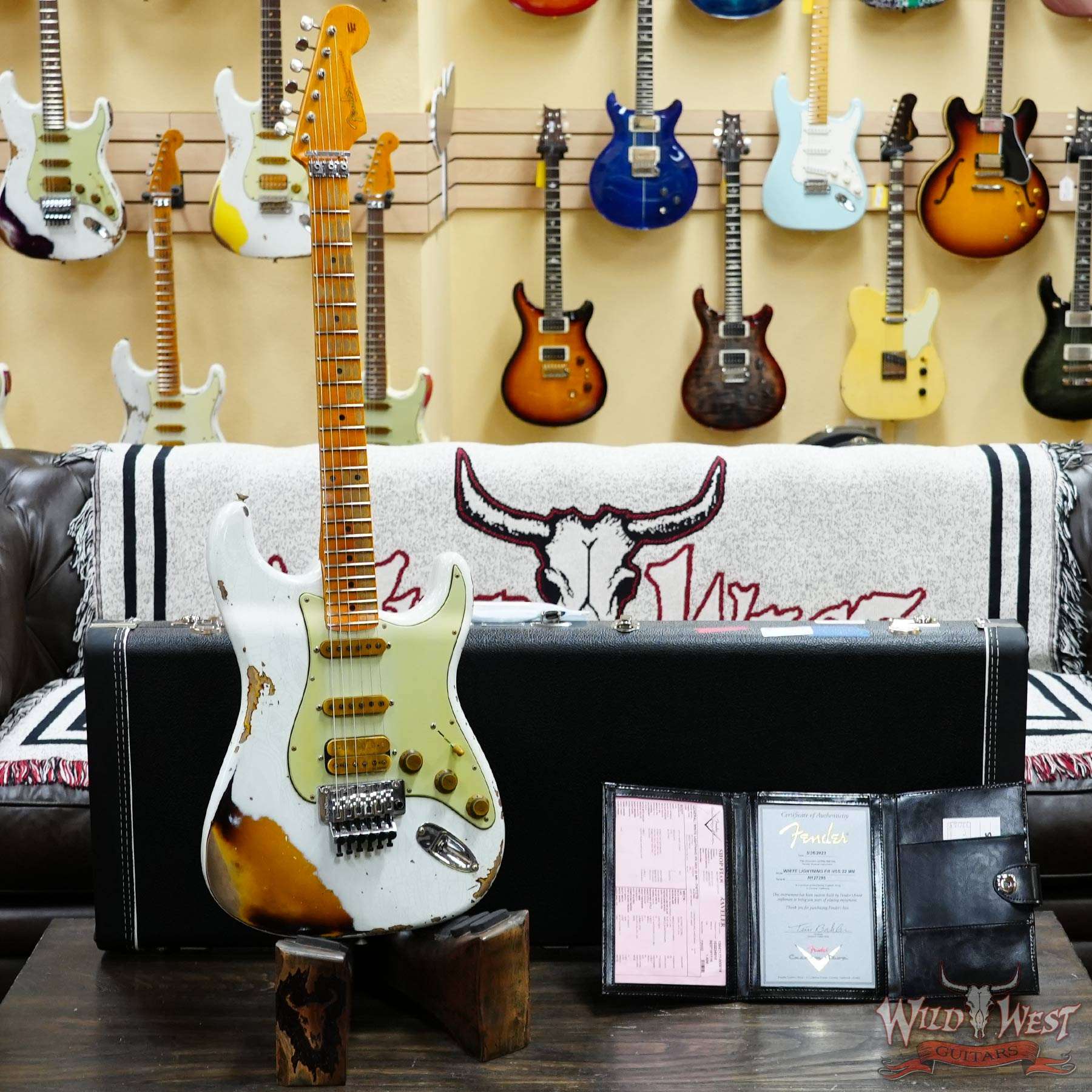 fendercs-wlfr-r127295-d1__wwg.jpg Fender Custom Shop Wild West White Lightning Stratocaster HSS Floyd Rose Maple Board 22 Frets Heavy Relic 2 Tone Sunburst 7.95 LBS - Image 6