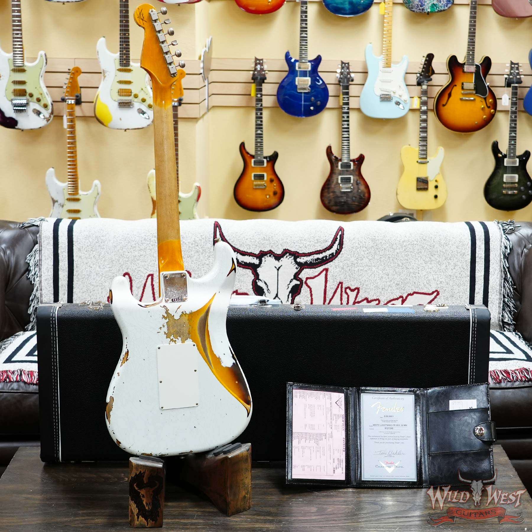 fendercs-wlfr-r127295-d5__wwg.jpg Fender Custom Shop Wild West White Lightning Stratocaster HSS Floyd Rose Maple Board 22 Frets Heavy Relic 2 Tone Sunburst 7.95 LBS - Image 10
