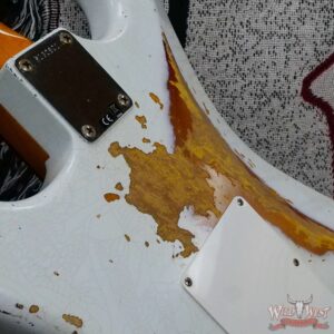 Fender Custom Shop Wild West White Lightning Stratocaster HSS Floyd Rose Rosewood Fingerboard Black Pickguard Heavy Relic Olympic White over 3 Tone Sunburst - Image 13