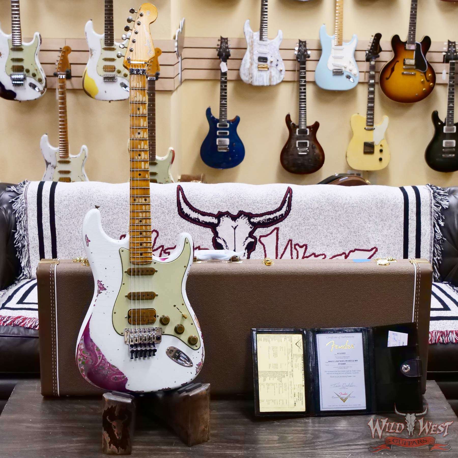 fendercs-wlfr-r130866-d1__wwg.jpg Fender Custom Shop Wild West White Lightning Stratocaster HSS Floyd Rose Maple Board 22 Frets Heavy Relic Pink Paisley 8.05 LBS - Image 6