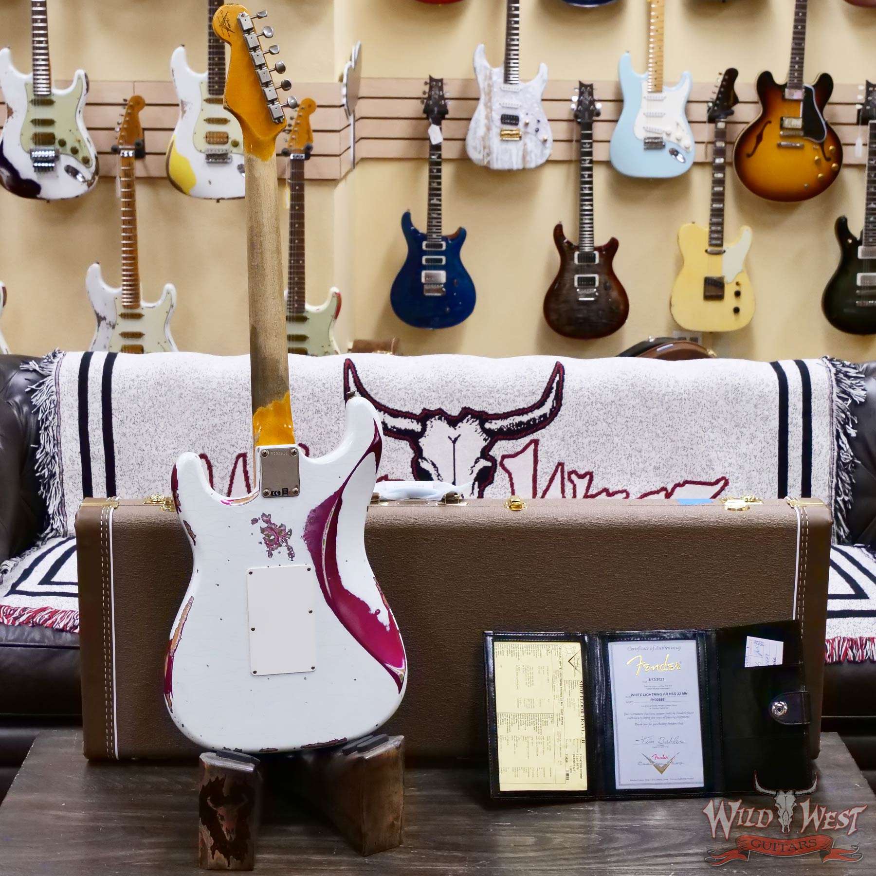 fendercs-wlfr-r130866-d5__wwg.jpg Fender Custom Shop Wild West White Lightning Stratocaster HSS Floyd Rose Maple Board 22 Frets Heavy Relic Pink Paisley 8.05 LBS - Image 10