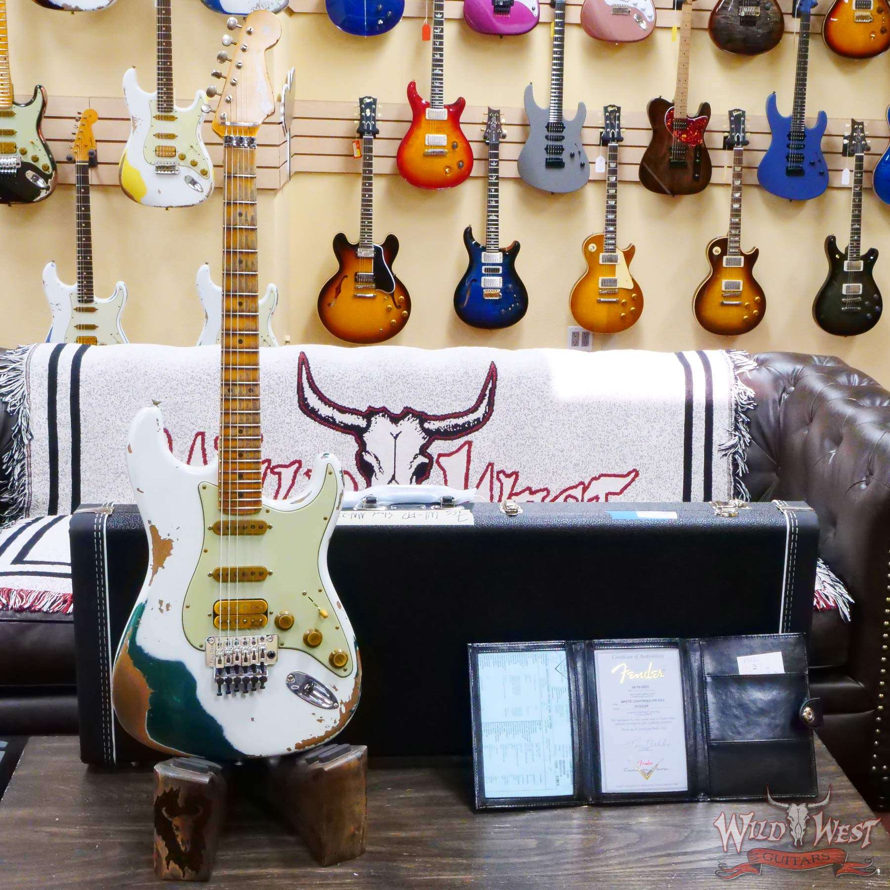 fendercs-wlfr-r133228-d1__wwg-1.jpg Fender Custom Shop Wild West White Lightning Stratocaster HSS Floyd Rose Maple Board 22 Frets Heavy Relic British Racing Green - Image 6