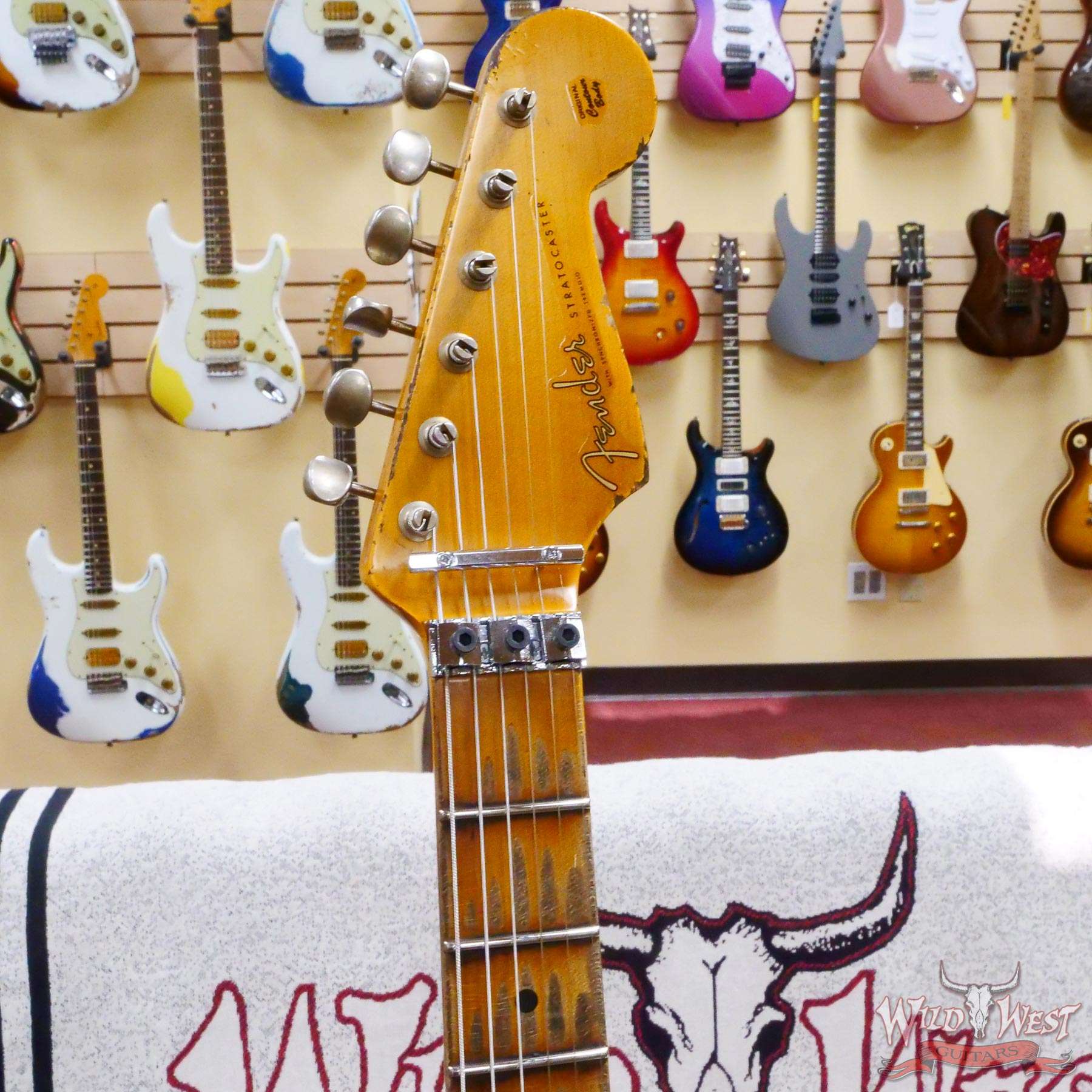 fendercs-wlfr-r133228-d2__wwg-1.jpg Fender Custom Shop Wild West White Lightning Stratocaster HSS Floyd Rose Maple Board 22 Frets Heavy Relic British Racing Green - Image 7