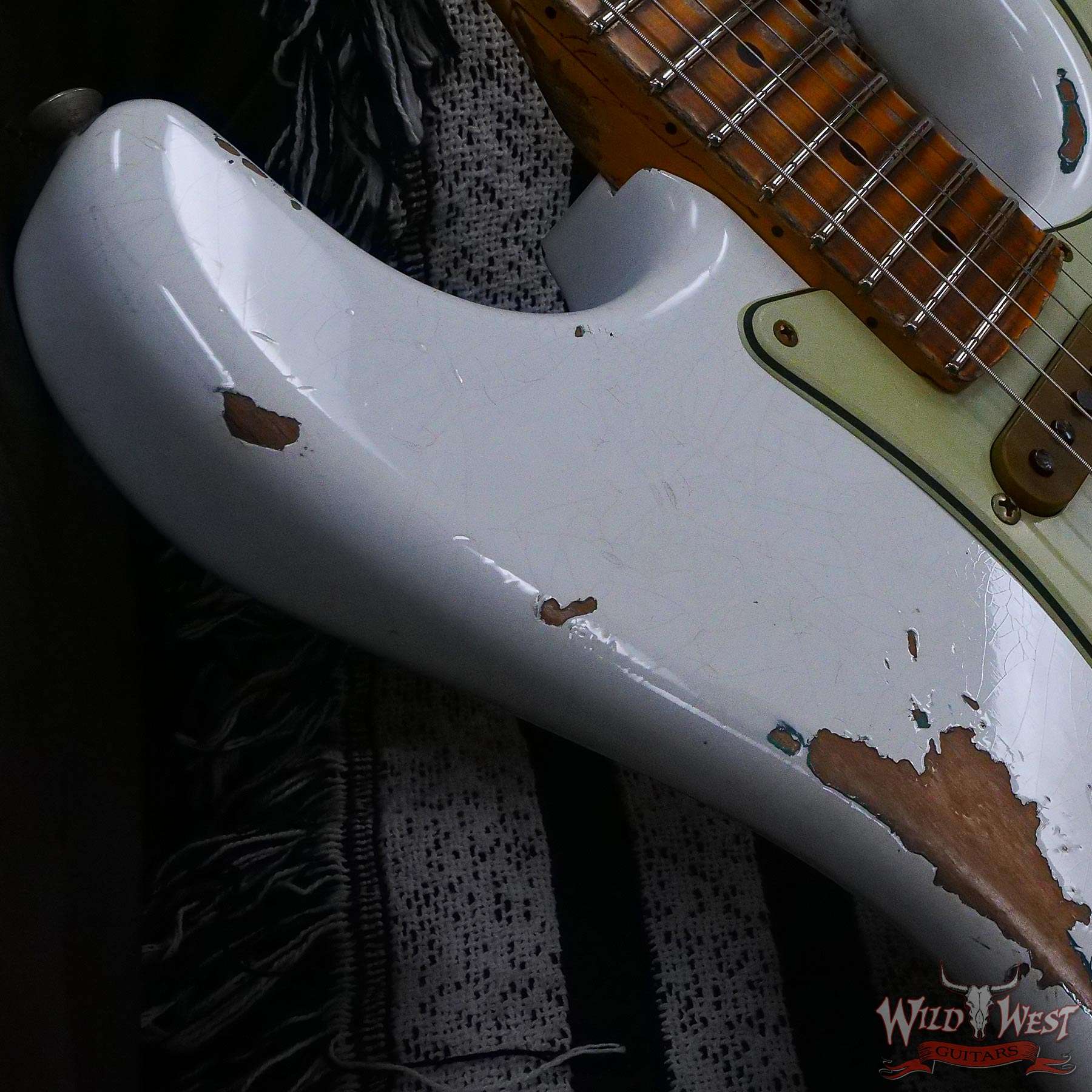 fendercs-wlfr-r133228-d4__wwg-1.jpg Fender Custom Shop Wild West White Lightning Stratocaster HSS Floyd Rose Maple Board 22 Frets Heavy Relic British Racing Green - Image 9