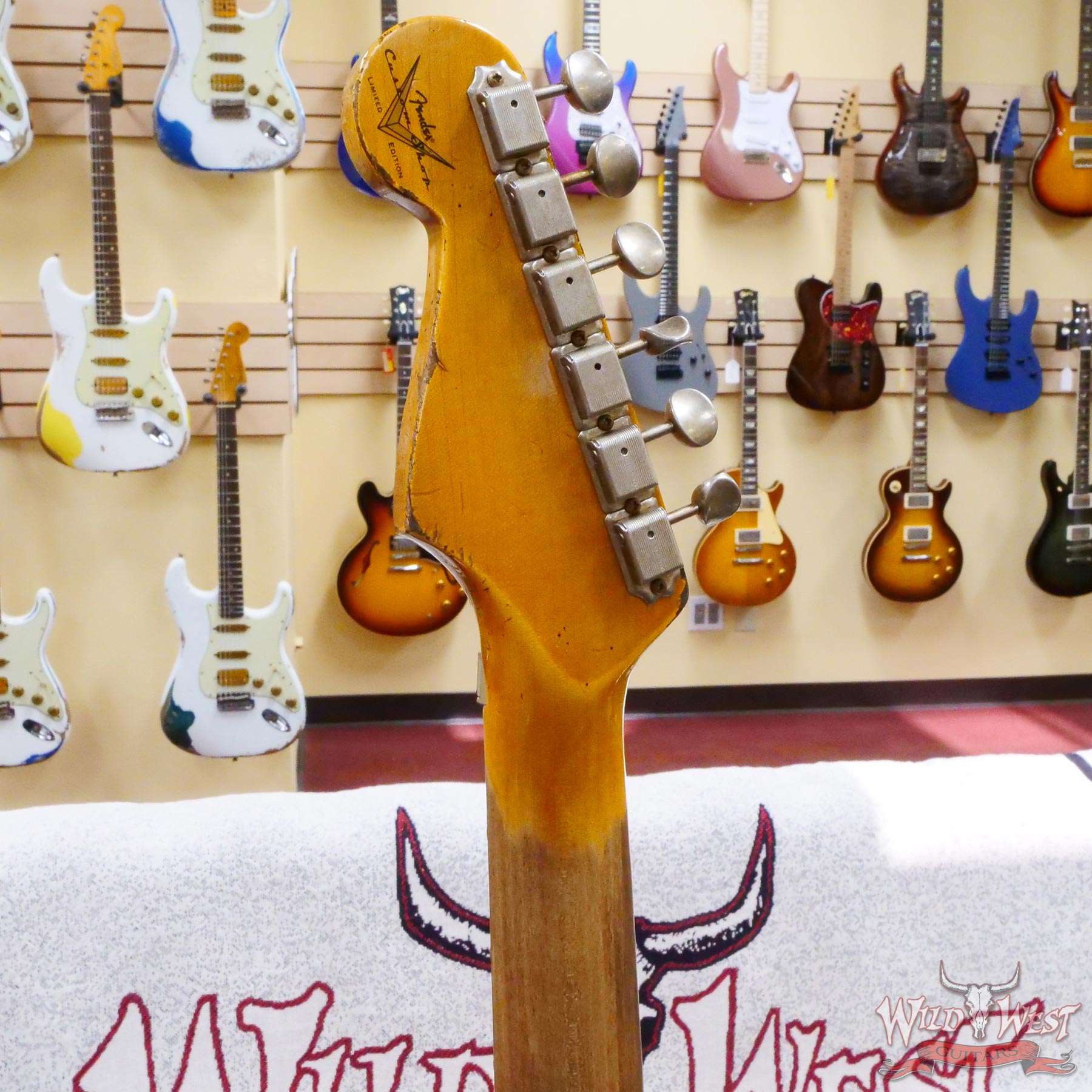 fendercs-wlfr-r133228-d6__wwg-1.jpg Fender Custom Shop Wild West White Lightning Stratocaster HSS Floyd Rose Maple Board 22 Frets Heavy Relic British Racing Green - Image 11