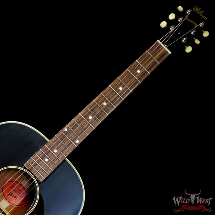 Gibson Custom Shop 1942 Banner J-45 Vintage Sunburst 3.80LBS - Image 4