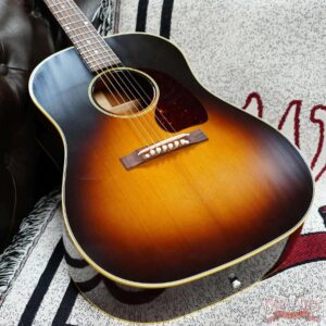 Gibson Custom Shop 1942 Banner J-45 Vintage Sunburst 4.00 LBS - Image 7