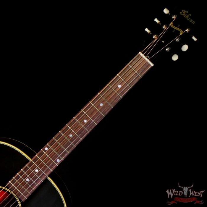 Gibson Custom Shop 1942 Banner J-45 Vintage Sunburst - Image 4