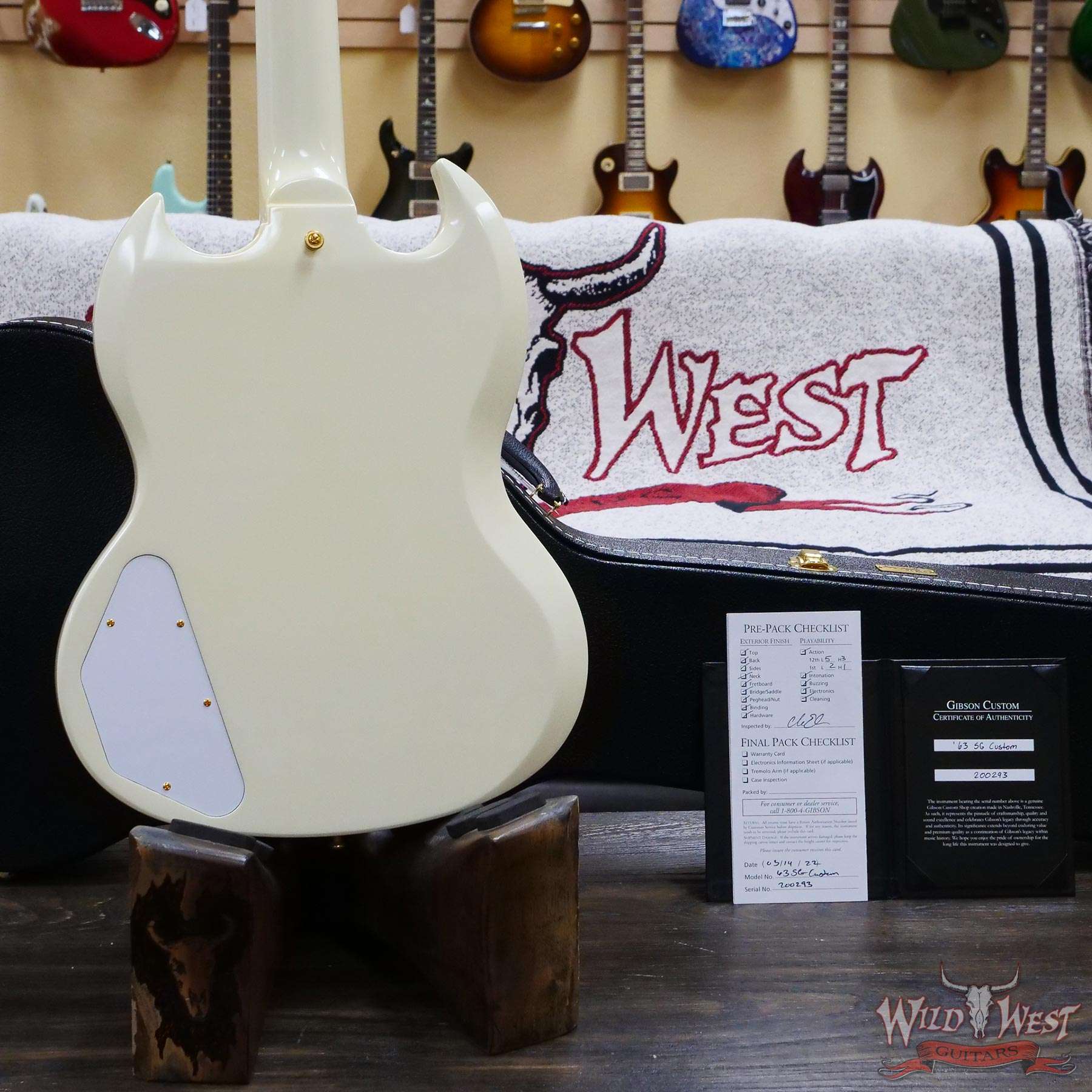 gibsoncs-1963sgcustom-200293-d6__wwg.jpg Gibson Custom Shop 1963 Les Paul SG Custom Reissue w/ Maestro Vibrola VOS Classic White - Image 10