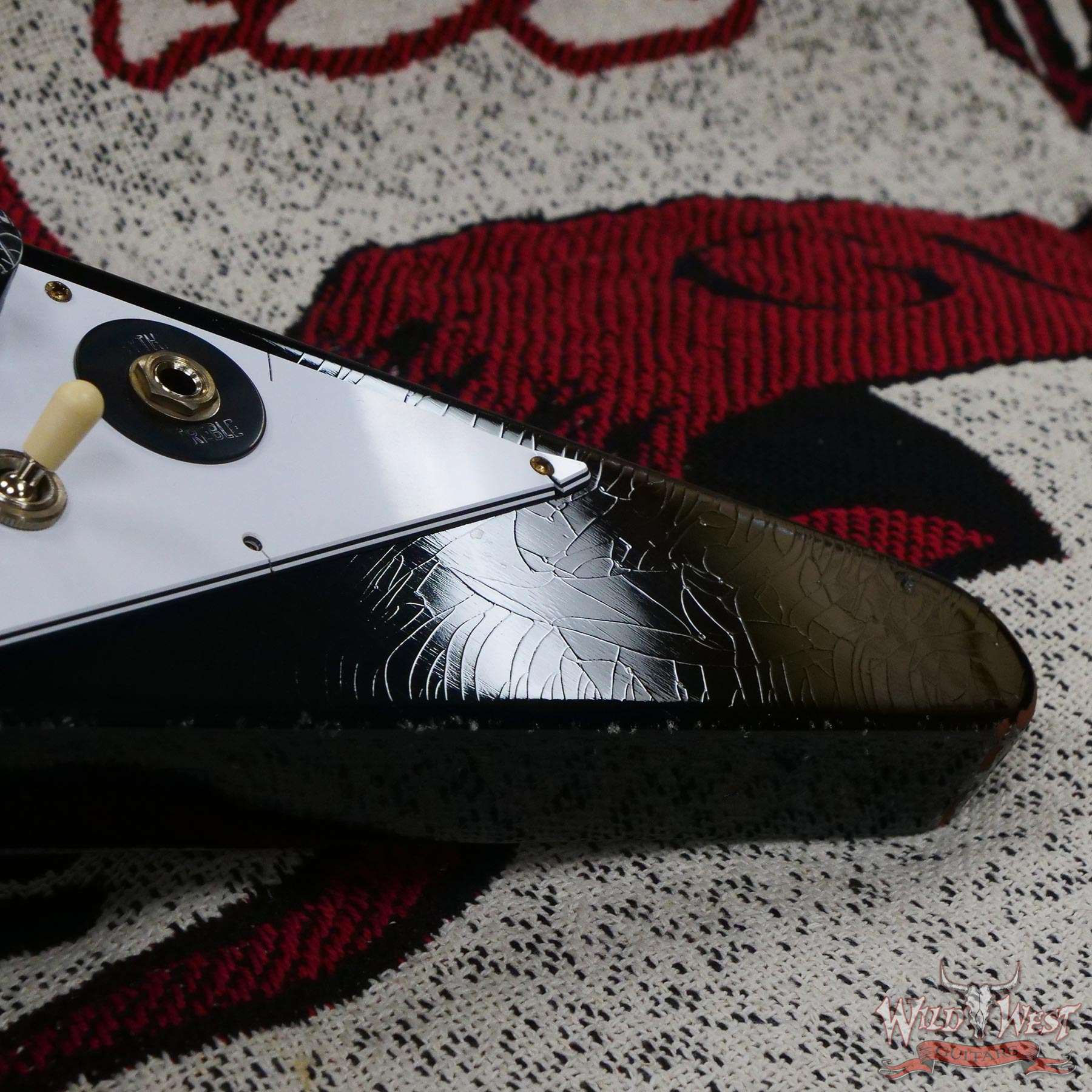 gibsoncs-kh160-d4__wwg.jpg Gibson Custom Shop Artist Collection Kirk Hammett 1979 Flying V Murphy Lab Aged Ebony - Image 9
