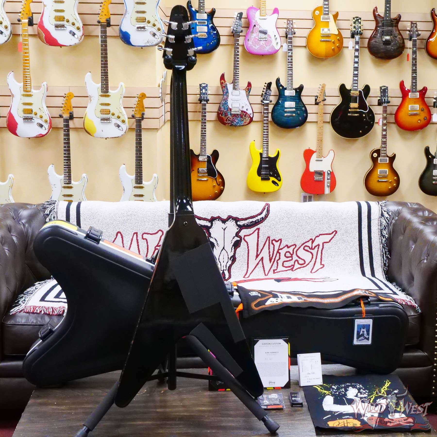 gibsoncs-kh160-d5__wwg.jpg Gibson Custom Shop Artist Collection Kirk Hammett 1979 Flying V Murphy Lab Aged Ebony - Image 10
