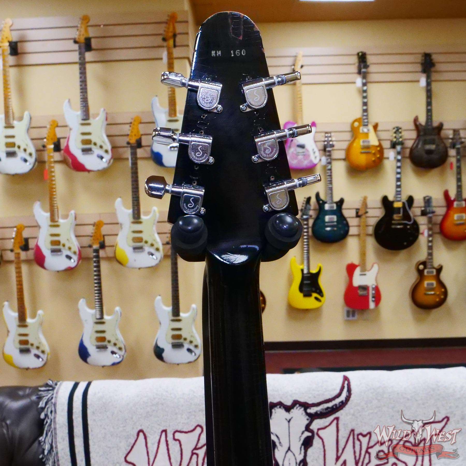 gibsoncs-kh160-d6__wwg.jpg Gibson Custom Shop Artist Collection Kirk Hammett 1979 Flying V Murphy Lab Aged Ebony - Image 11