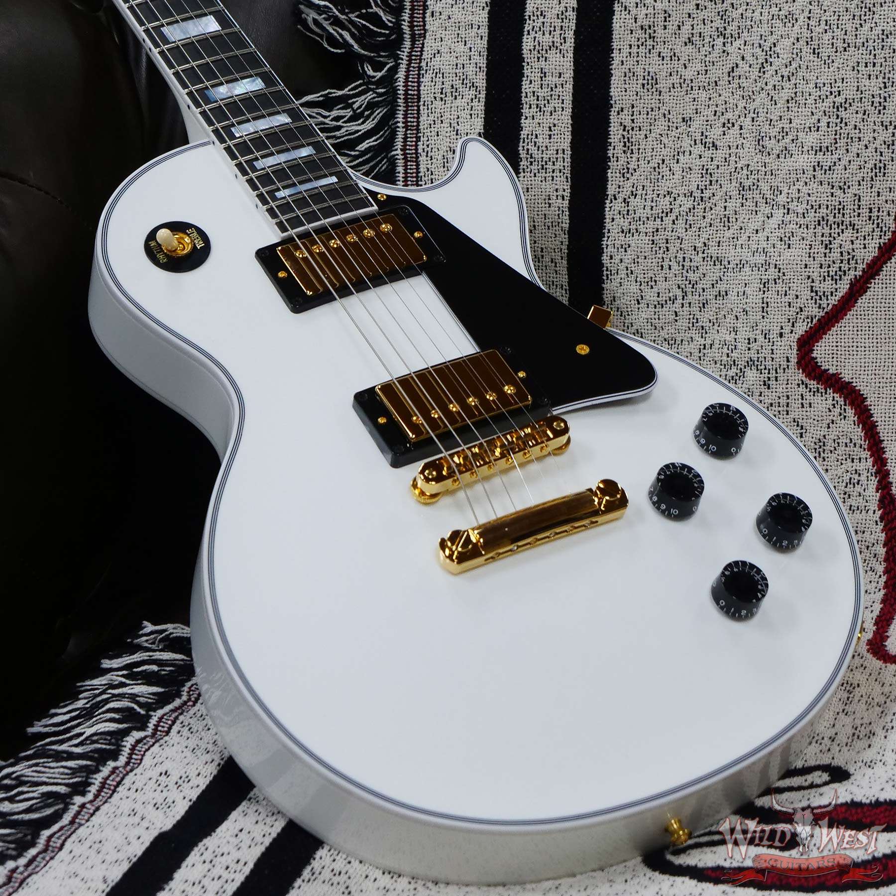gibsoncs-lpc-white-cs103071-d3__wwg.jpg Gibson Custom Shop Les Paul Custom w/ Ebony Fingerboard Gloss Alpine White - Image 7