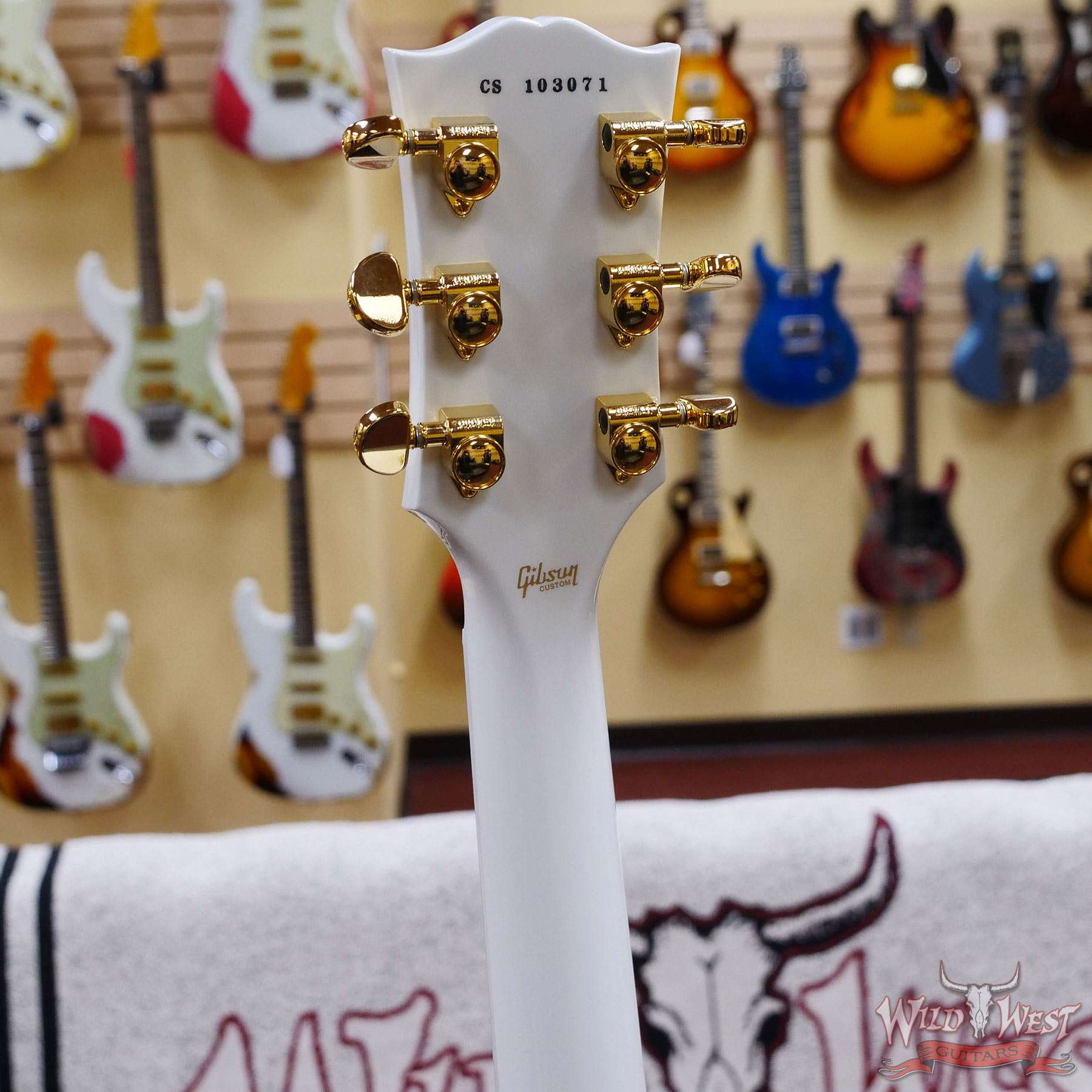 gibsoncs-lpc-white-cs103071-d5__wwg.jpg Gibson Custom Shop Les Paul Custom w/ Ebony Fingerboard Gloss Alpine White - Image 9
