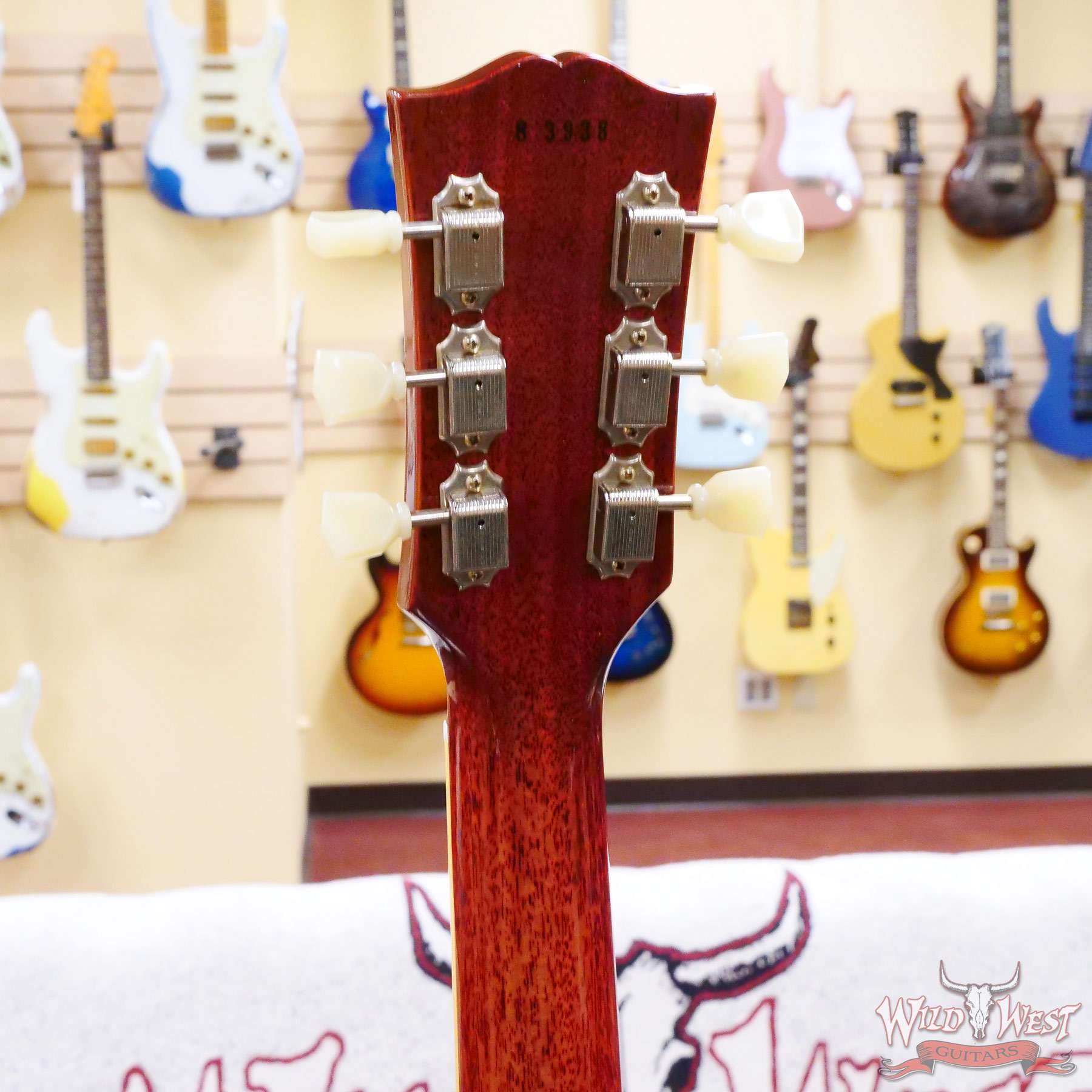 gibsoncs-r8-83938-d5__wwg-1.jpg Gibson Custom Shop 1958 Les Paul Standard Reissue Lemon Burst 8.50 LBS - Image 10