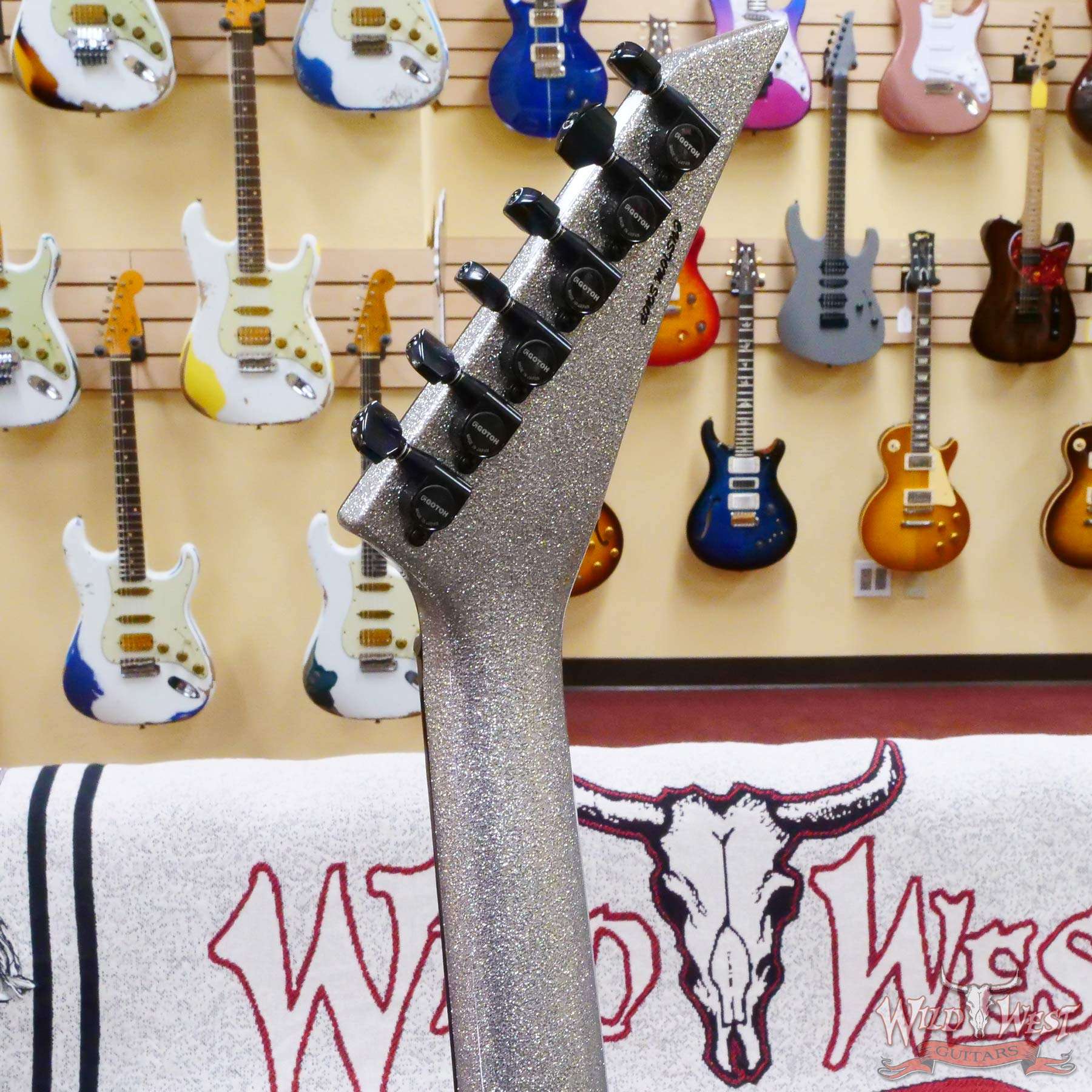 jackson-j10514-d5__wwg.jpg Jackson USA Custom Shop SL1H Soloist Hardtail Tune-O-Matic Bridge Silver Sparkle - Image 10