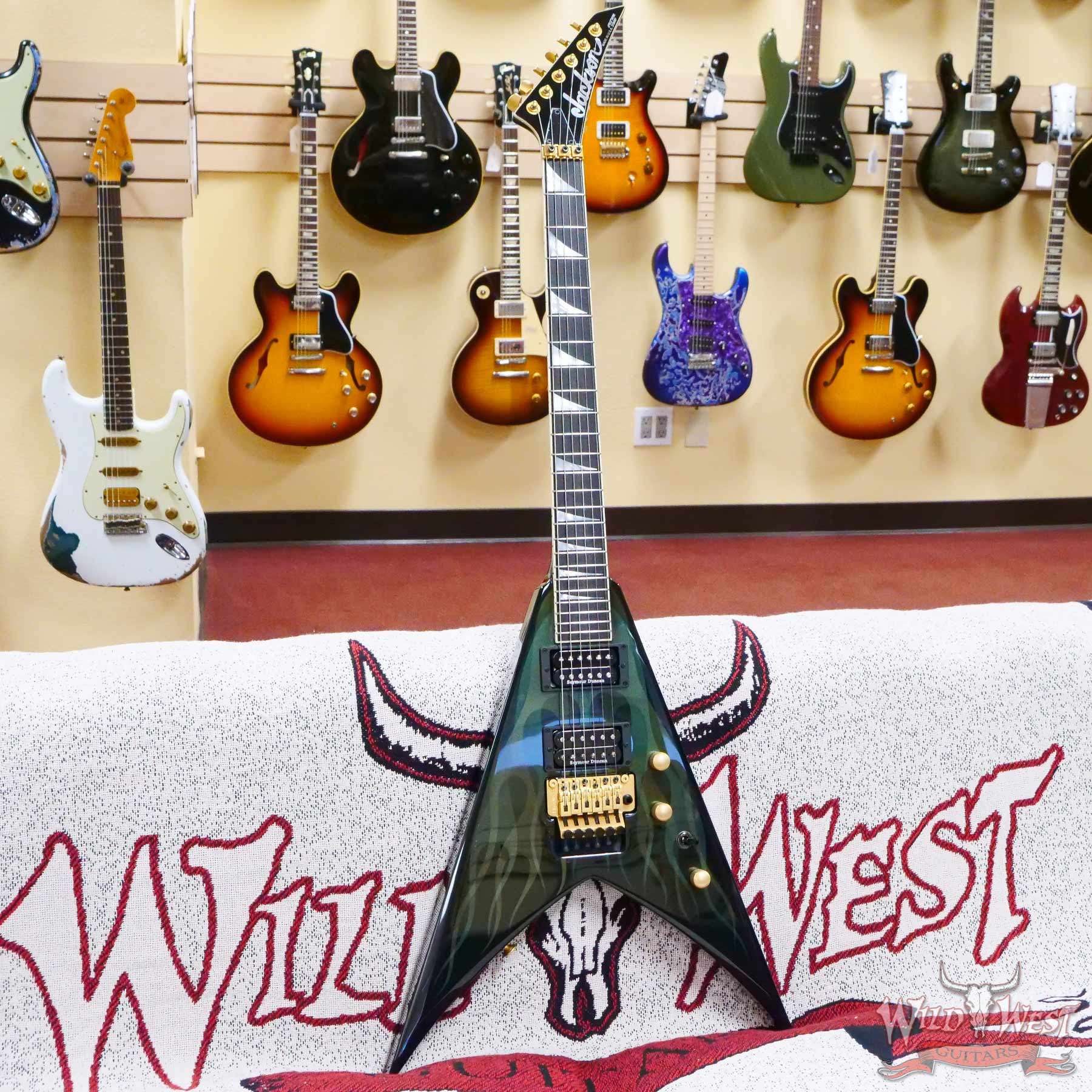 jacksoncs-j10257-d1__wwg.jpg Jackson Custom Shop King V Floyd Rose KV2 Green Ghost Flame - Image 5