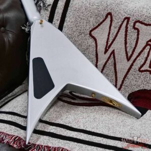 Jackson USA Custom Shop Limited Edition King V Fishman Fluence Modern Humbuckers TOM Bridge Gloss Quicksilver - Image 11