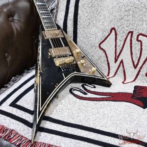 Jackson Custom Shop USA Special Edition Randy Rhoads RR-22 Floyd Rose Heavy Relic Black with White Pinstripes 8.15 LBS - Image 8