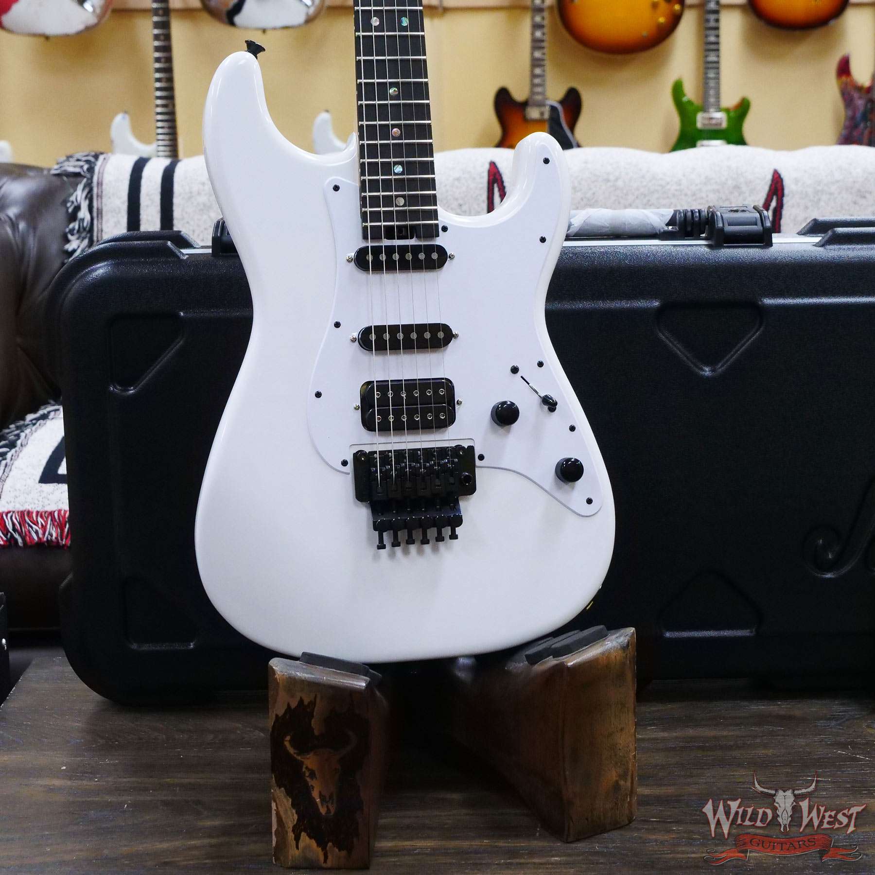 jacksoncs-xn010021-d3__wwg.jpg Jackson USA Custom Shop Signature Adrian Smith San Dimas SD Ebony Fingerboard Snow White - Image 8