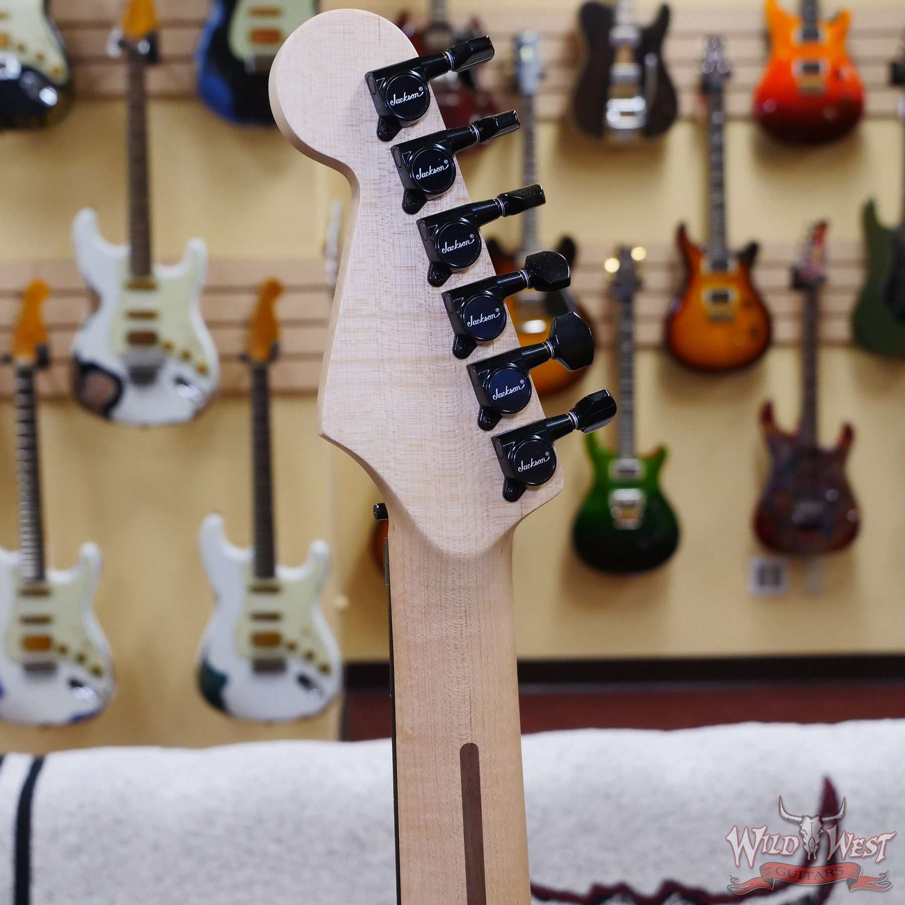 jacksoncs-xn010021-d5__wwg.jpg Jackson USA Custom Shop Signature Adrian Smith San Dimas SD Ebony Fingerboard Snow White - Image 10