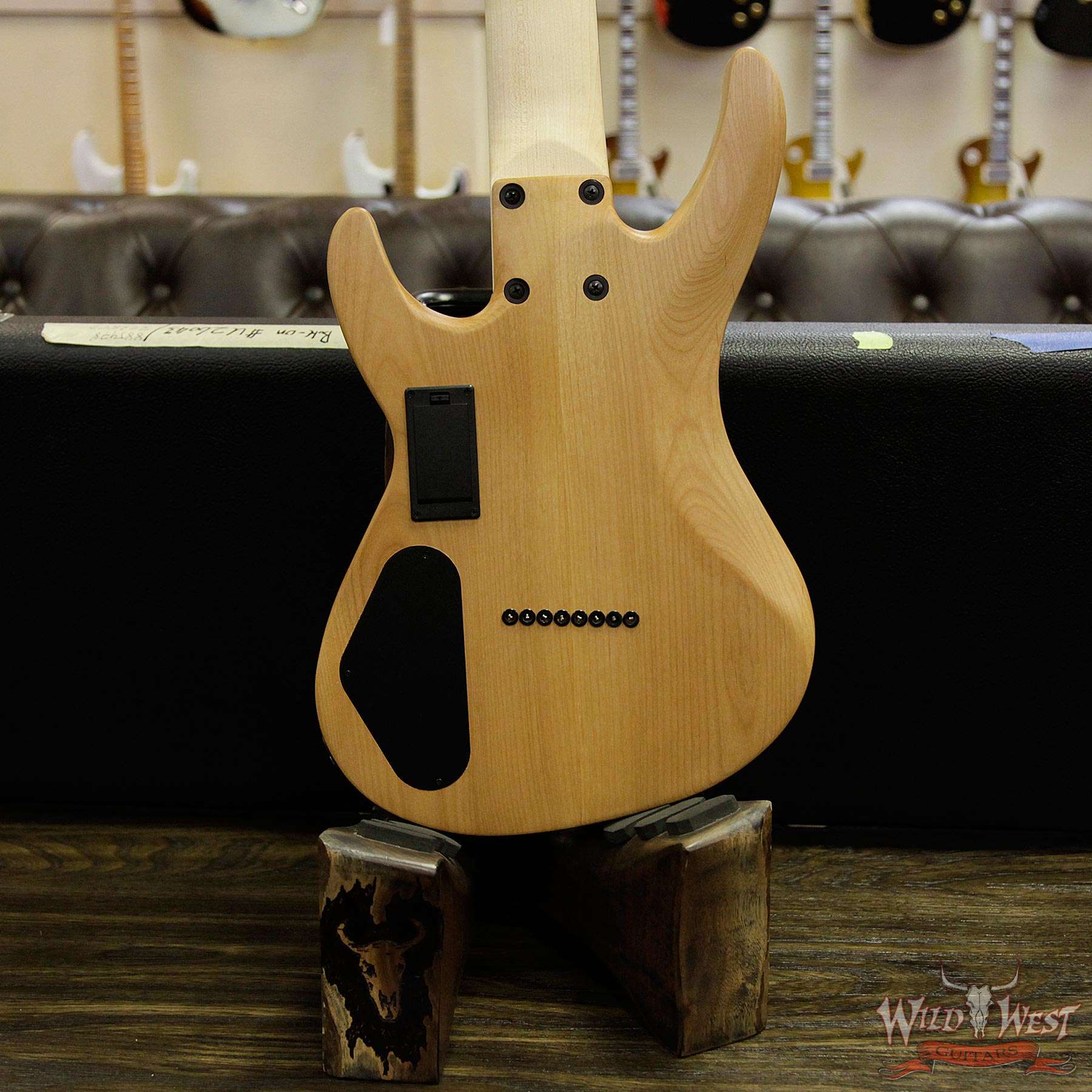 jasckson-usa-b8mg-aunatural-u26043-d4__wwg.jpg Jackson USA Select B8MG Bolt-On HH 8-String Baritone Au Natural - Image 15