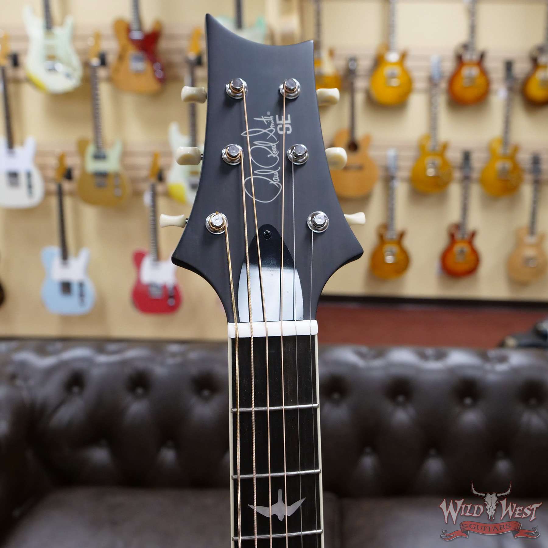 prs-se-p20e-charcoal-d04323-hf__wwg.jpg Paul Reed Smith PRS SE P20E Parlor-Sized Electric-Acoustic Guitar Charcoal - Image 5