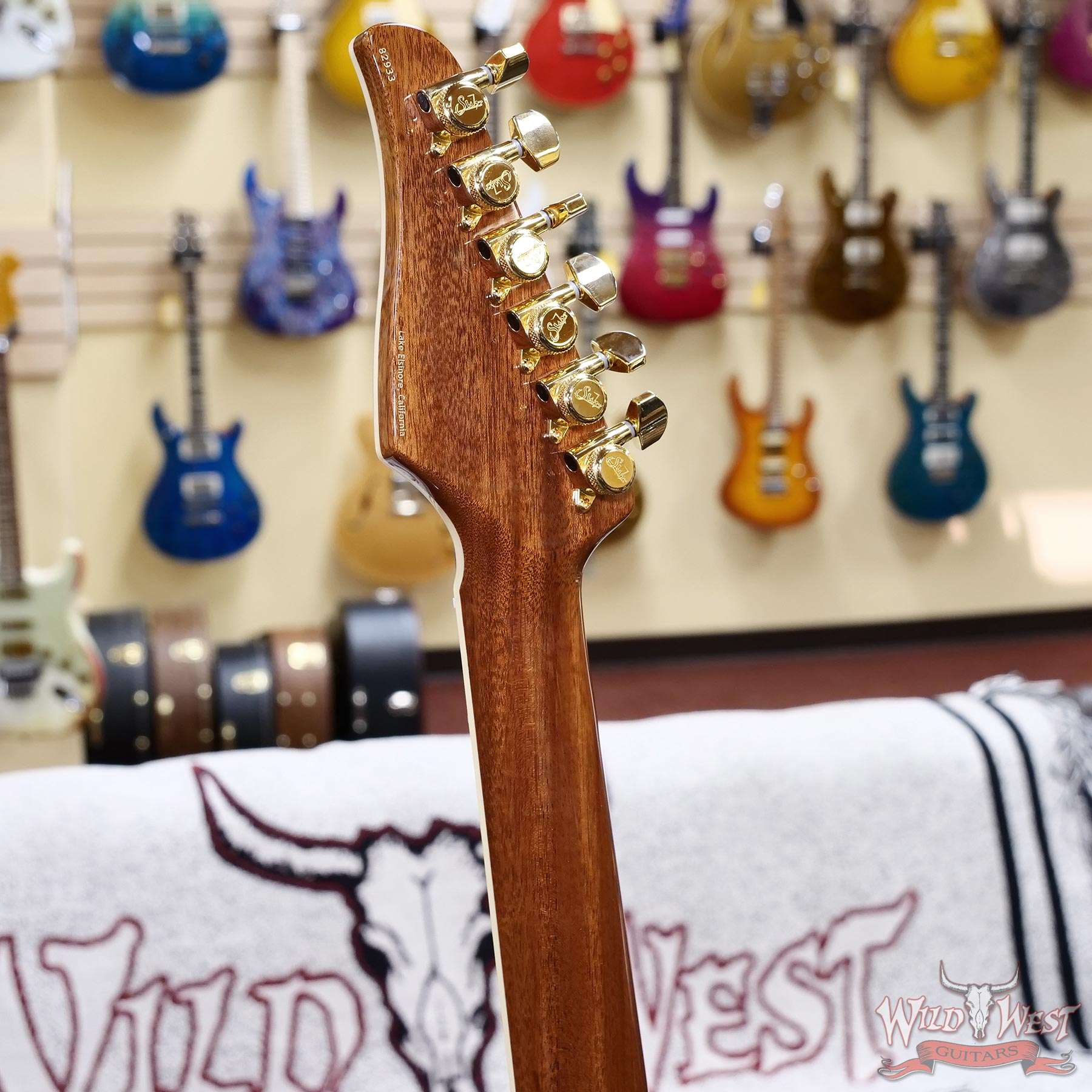 suhr-82923-d5__wwg-1.jpg Suhr Custom Carve Top Standard Flame Maple Top Genuine Mahogany Body Bahama Blue 7.65 lbs - Image 10