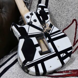 EVH Custom Shop USA Special Edition Wolfgang EVH Stripes White/Black Relic 8.50 lbs - Image 13