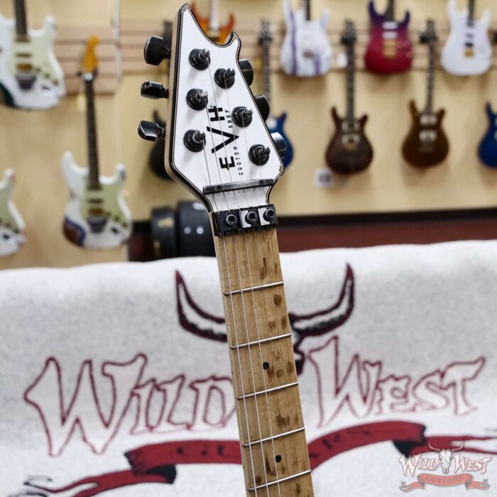EVH Custom Shop USA Special Edition Wolfgang EVH Stripes White/Black Relic 8.50 lbs - Image 7