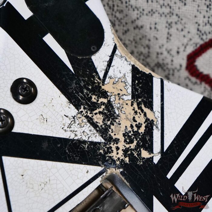 EVH Custom Shop USA Special Edition Wolfgang EVH Stripes White/Black Relic 8.50 lbs - Image 14