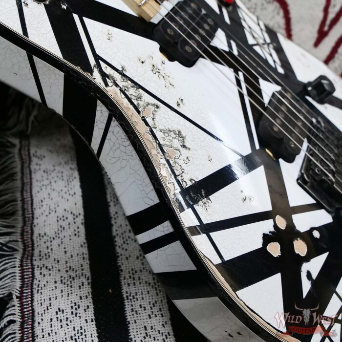 EVH Custom Shop USA Special Edition Wolfgang EVH Stripes White/Black Relic 7.60 lbs - Image 9
