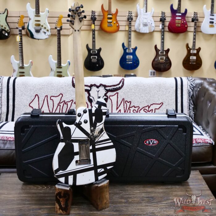 EVH Custom Shop USA Special Edition Wolfgang EVH Stripes White/Black Relic 7.60 lbs - Image 10