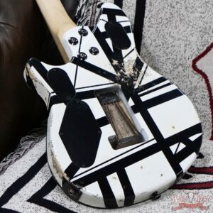 EVH Custom Shop USA Special Edition Wolfgang EVH Stripes White/Black Relic 7.60 lbs - Image 12
