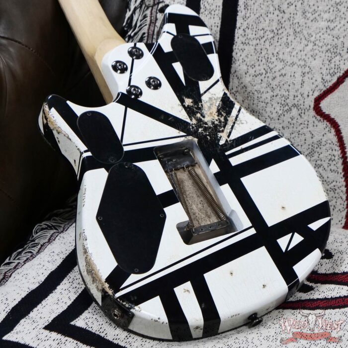 EVH Custom Shop USA Special Edition Wolfgang EVH Stripes White/Black Relic 7.60 lbs - Image 12