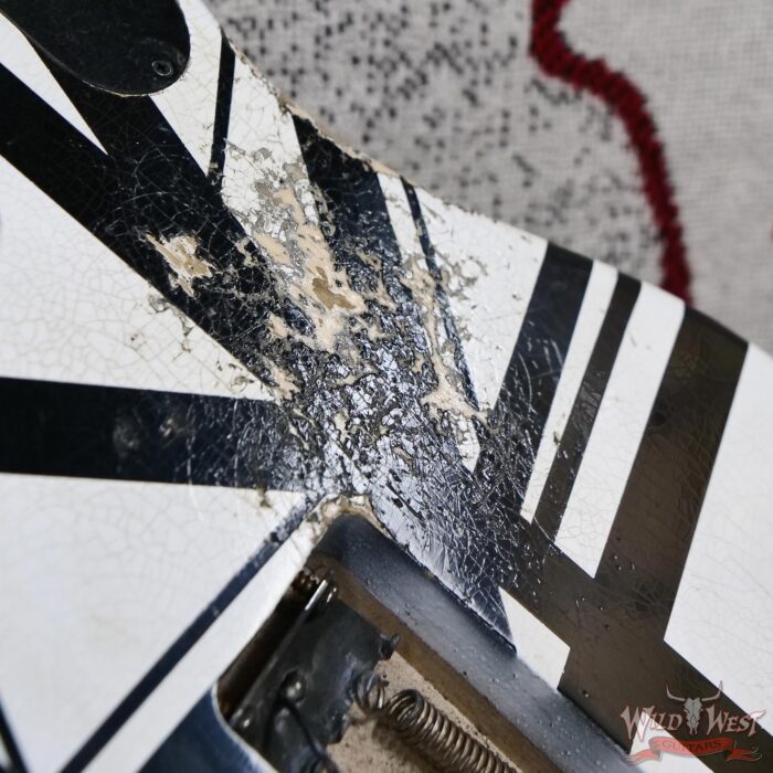 EVH Custom Shop USA Special Edition Wolfgang EVH Stripes White/Black Relic 7.60 lbs - Image 13