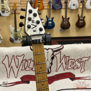 EVH Custom Shop USA Special Edition Wolfgang EVH Stripes White/Black Relic 8.05 lbs - Image 7