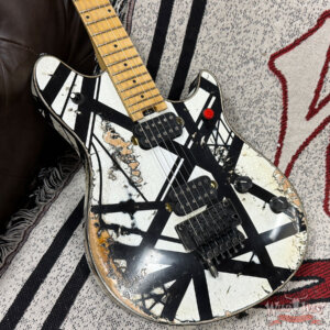 EVH Custom Shop USA Special Edition Wolfgang EVH Stripes White/Black Relic 8.05 lbs - Image 8
