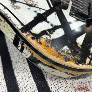 EVH Custom Shop USA Special Edition Wolfgang EVH Stripes White/Black Relic 8.05 lbs - Image 9