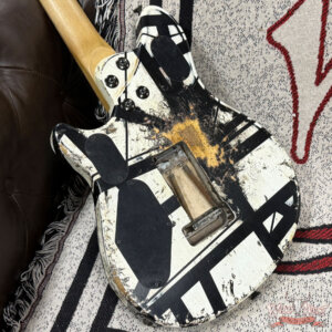 EVH Custom Shop USA Special Edition Wolfgang EVH Stripes White/Black Relic 8.05 lbs - Image 13